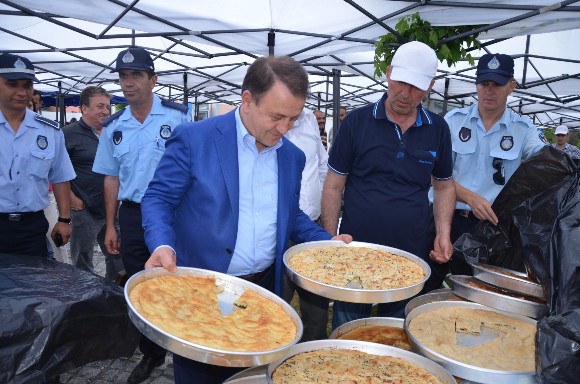 DOSTLUKLAR AÇILAN BÖREKLERLE PEKİŞTİ