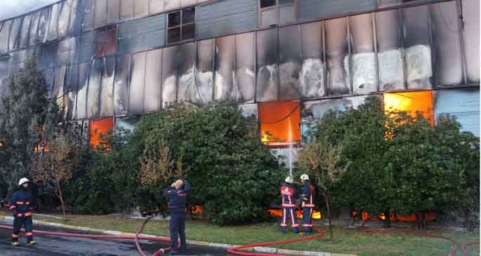 Esenyurtta fabrika yangını