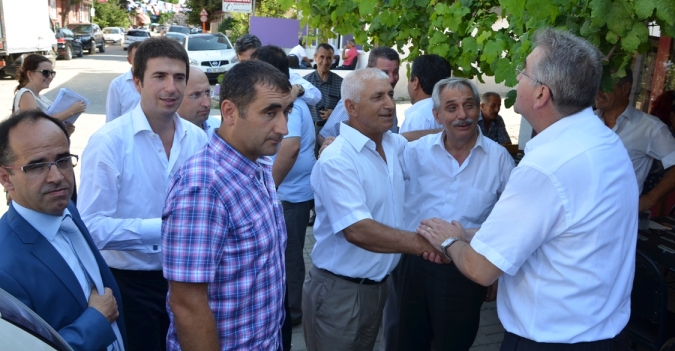 Cem Kara, Bayramlaşmaya sokağa çıktı