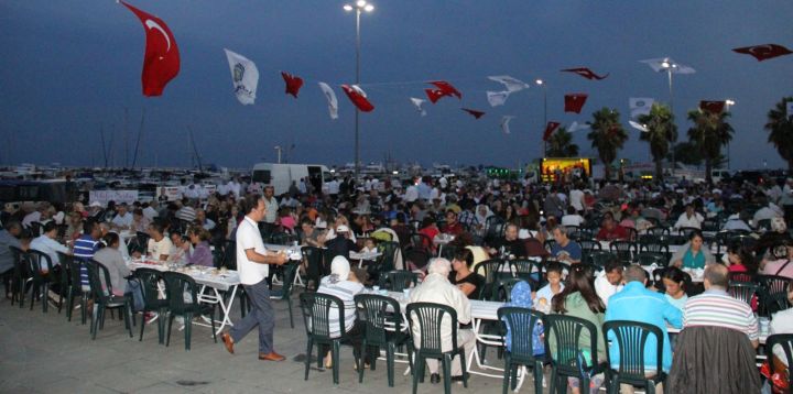 En büyük mahalle iftarı Yeşilköy’de