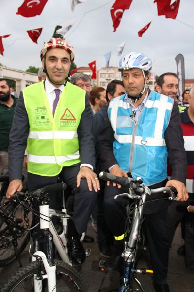 Pedallar yoksul çocuklar için dönecek