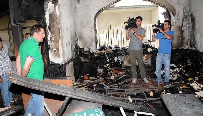 Çapan, Kundaklanan Azeri Camii’ni ziyaret