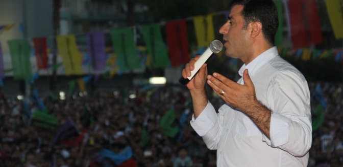 Demirtaş: Halklara hakaret eden nasıl onları kucaklar