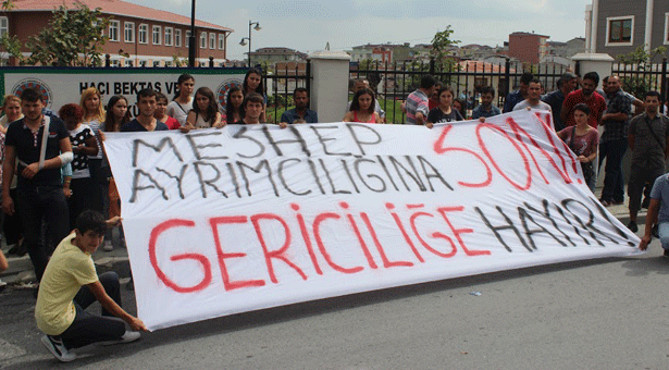 ‘En fazla bir Alevi ölmüş olur’ diyen doktora karşı eylem