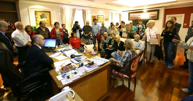 Bakırköy Halkı Bakırköy Belediyesini Bastı