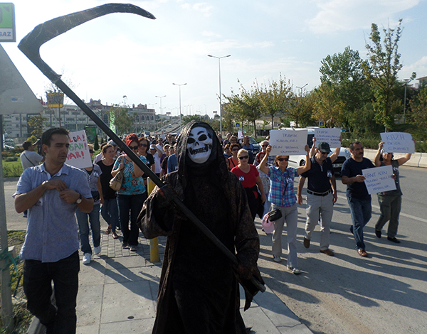 Batıkentliler trafik cinayetlerine karşı sokağa çıktı
