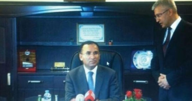 Tekin: Adalet Bakanı derhal istifa etmelidir