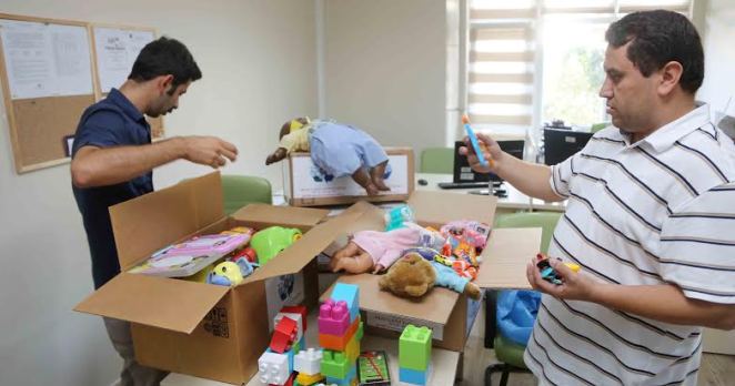 Kumbaralar doluyor, çocukların yüzü gülüyor