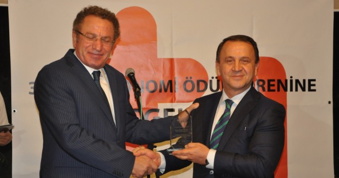 Özcan  Işıklar’a Yeşil Ekonomi ödülü verildi