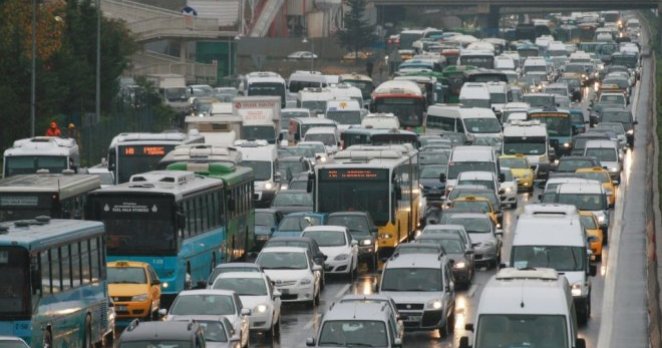 İstanbul'da trafik durma noktasına geldi