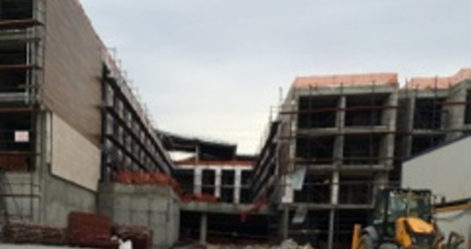 Denize sıfır kaçak otelin sahibi kim?