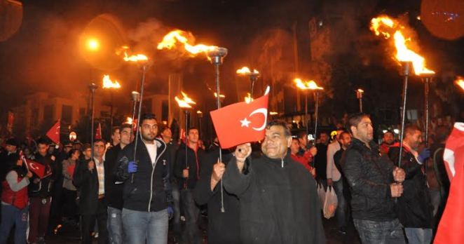 Saat 19:23’te Çatalca ‘Cumhuriyet İçin Yürüdü’