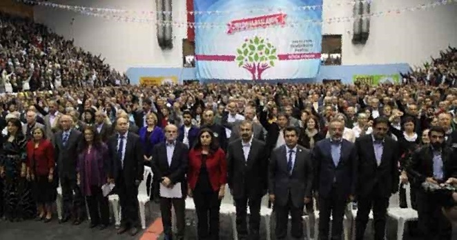 HDP’li 19 vekile “terör örgütü propagandası” suçundan fezleke