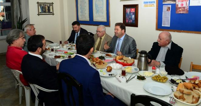 Başkan Kılıç siyasi parti temsilcileriyle kahvaltı yaptı