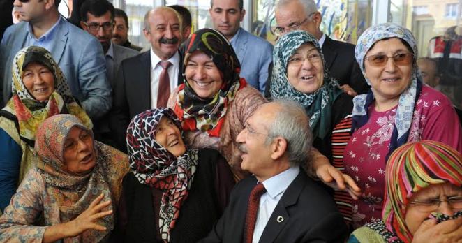 Kılıçdaroğlu, köylülerle birarada