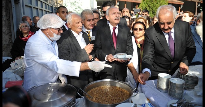 Kılıçdaroğlu Aşure dağıttı