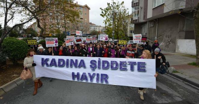 Bahçelievler’li Kadınlar “Şiddete Hayır” demek için yürüdü…