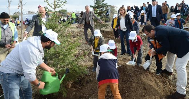 Beylikdüzü’nde 4 bin çocukla 4 bin ağaç…