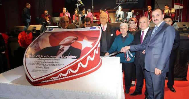 Büyükçekmece Belediyesi’nden öğretmenlere balo