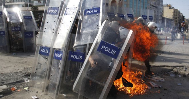 AKP’de ‘molotof’ çatlağı