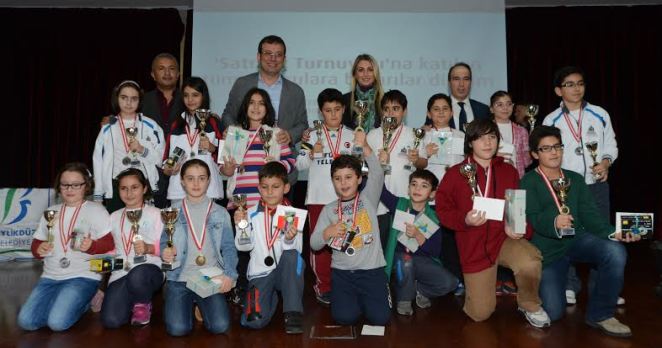 Satrançta kazanan ödülü kaptı