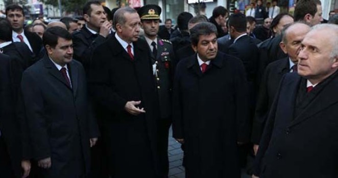 Kapalı mekanda sigara içerken Cumhurbaşkanına yakalandı!