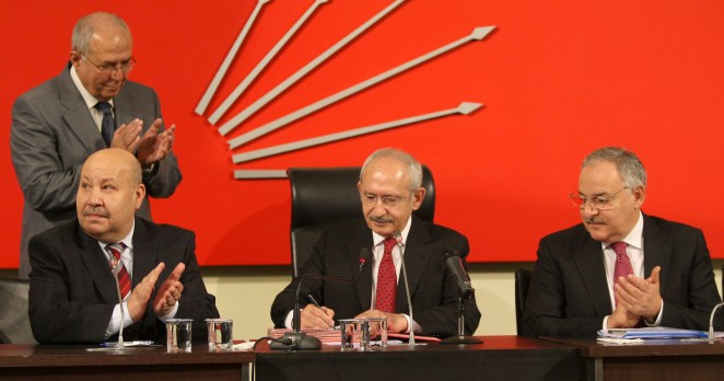 CHP Kendi personeliyle toplu sözleşme imzaladı