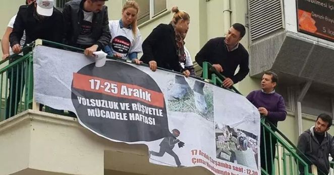 CHP Gençlik Kolları Türkiye’yi Pankartlarla Donattı