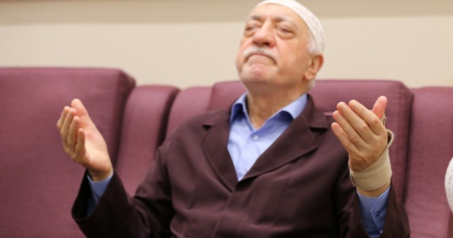 Fethullah Gülen resmen aranıyor