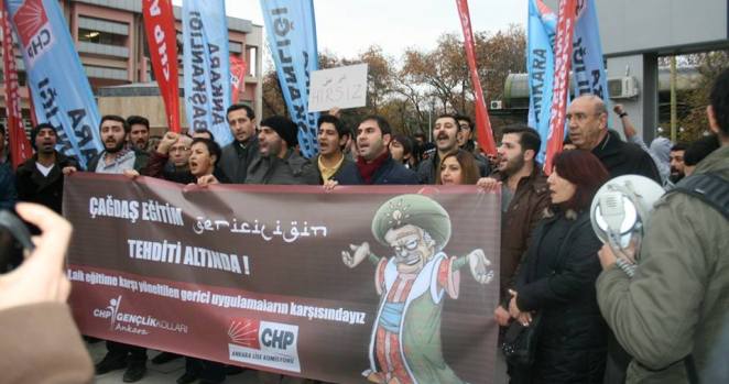 CHP’li Gençlerden Osmanlıca Tepkisi