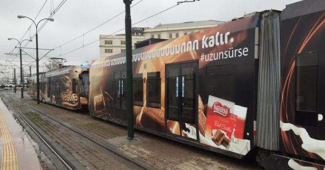 Araçlardaki reklamlar “seyir halinde kazalara…”