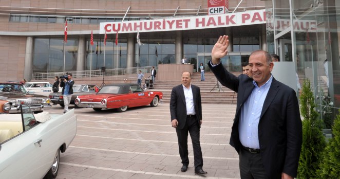 AKP’nin Seçim Şarkısının ‘Telif Hakkı’ Gürsel Tekin’in