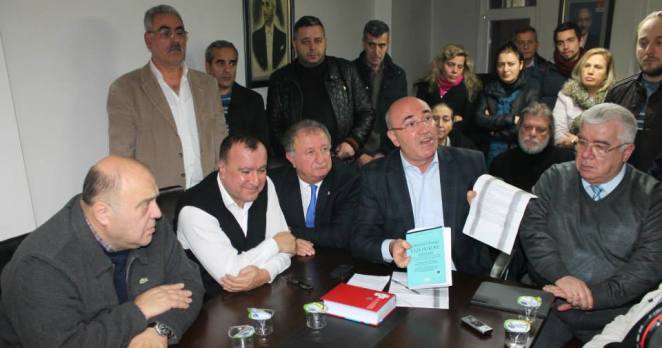 CHP’liler CHP İlçe binasında nöbet tuttular