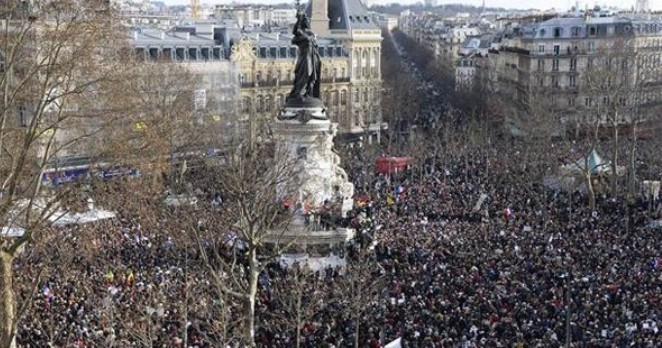 Paris’te tarihi “Korkmuyoruz yürüyüşü”