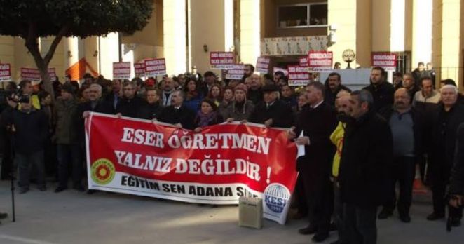 Gezi eylemlerine katılan öğretmen memuriyetten atıldı