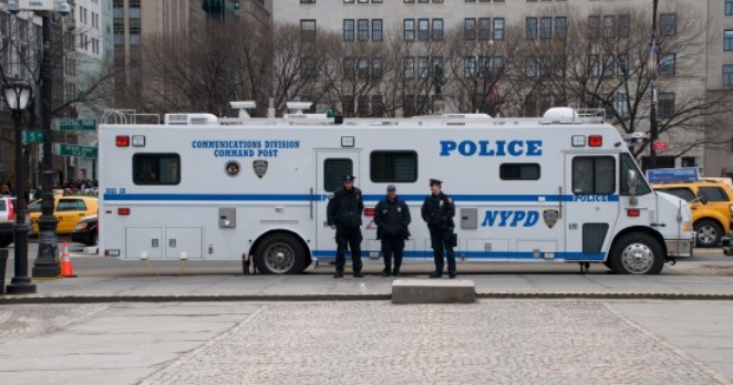 New York Polisi Müslüman bir kadını yakmaya çalışan saldırganı arıyor