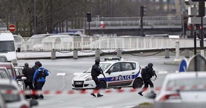 Paris’te süper markete operasyon: 4 rehine öldü
