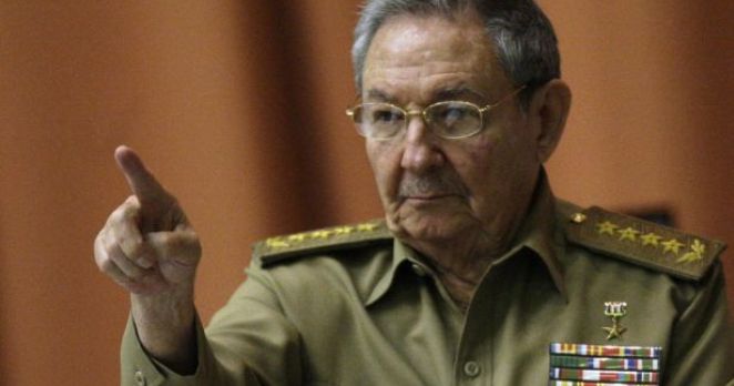 Castro: Trump'ın politikaları Küba devrimini yıldıramaz