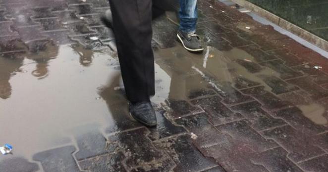 Metrobüs üst geçitleri çabuk eskidi