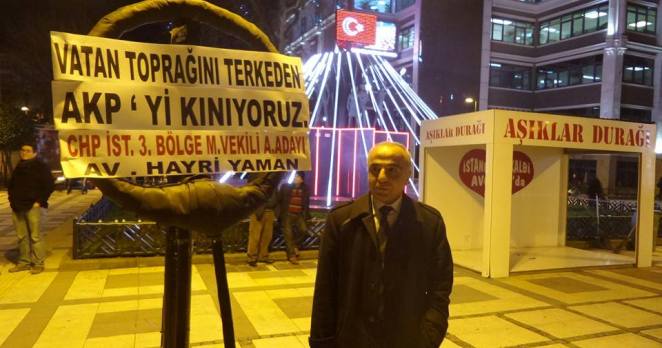 CHP’li Yaman, AKP İlçe Başkanlığına siyah çelenk koydu