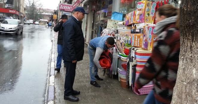 Çatalca’da, Vatandaşa engel olan esnafa uyarı