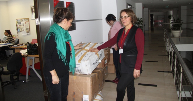 CHP’li kadınlardan ihtiyaç sahiplerine yardım eli