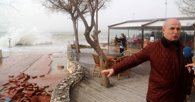 Büyükçekmece’de son 50 yılın en şiddetli lodosu