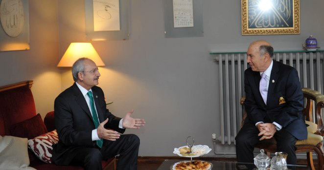 Kılıçdaroğlu’ndan Müzeyyen Senar’ın ailesine ziyaret