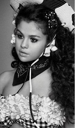 Selena Gomez hayranlarını kızdırdı