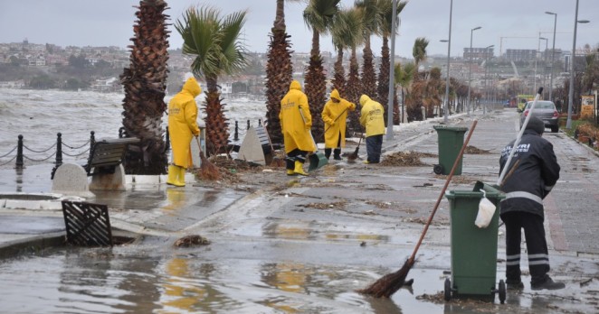 Belediyeden lodos mesaisi
