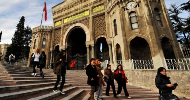 İstanbul'da yaşayan &Uuml;niversite mezunu gen&ccedil;ler umutsuz ve kaygılı