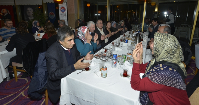 Maltepe’de şehit ailelerinin onuruna yemek verildi