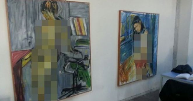 Üniversitedeki tablolar ‘ahlaksız’ denilerek kaldırıldı