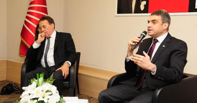 Perşembe sohbetlerinin konuğu Lois Ayala’ydı